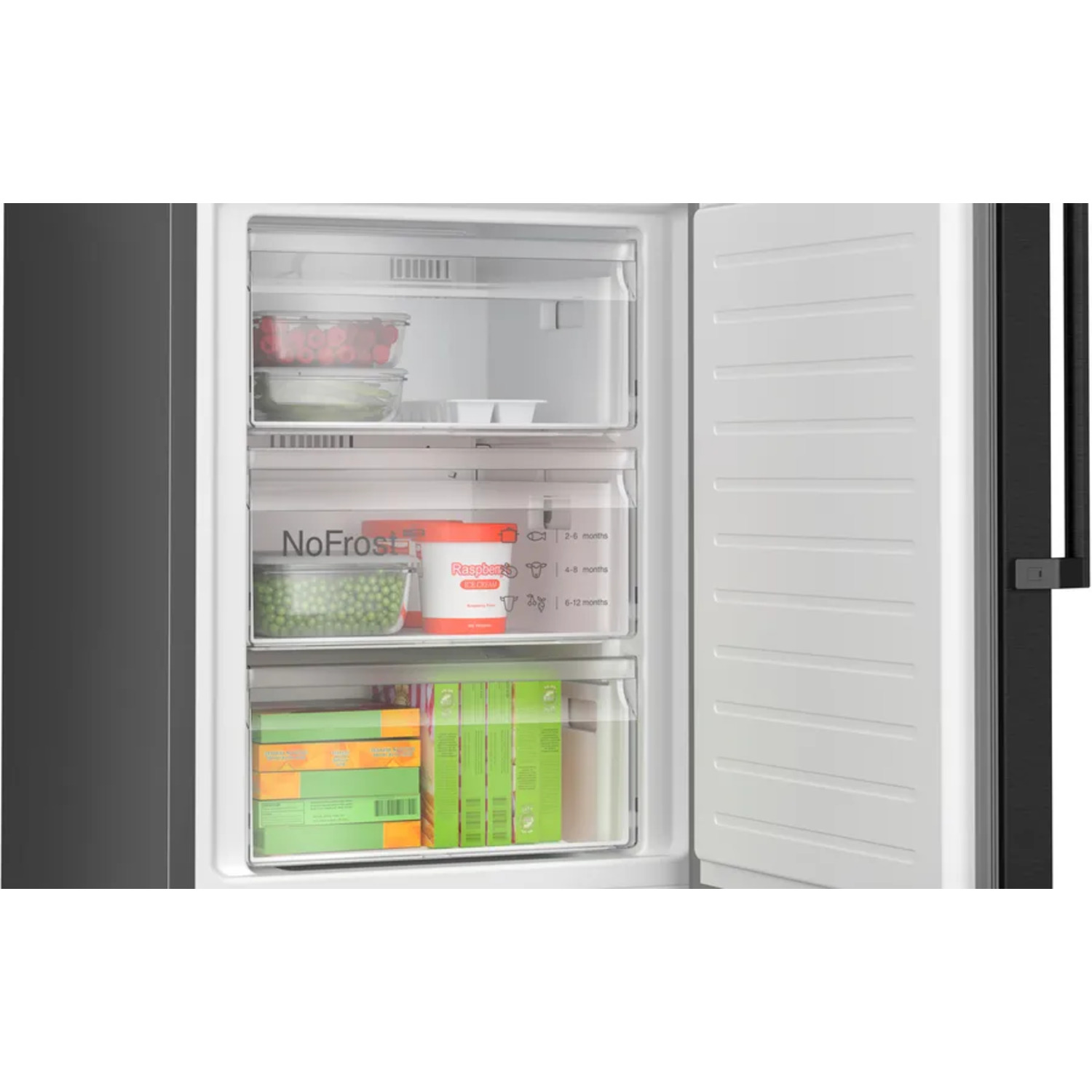 À l'intérieur d'un réfrigérateur avec trois tiroirs transparents. Des aliments sont visibles à l'intérieur des tiroirs.