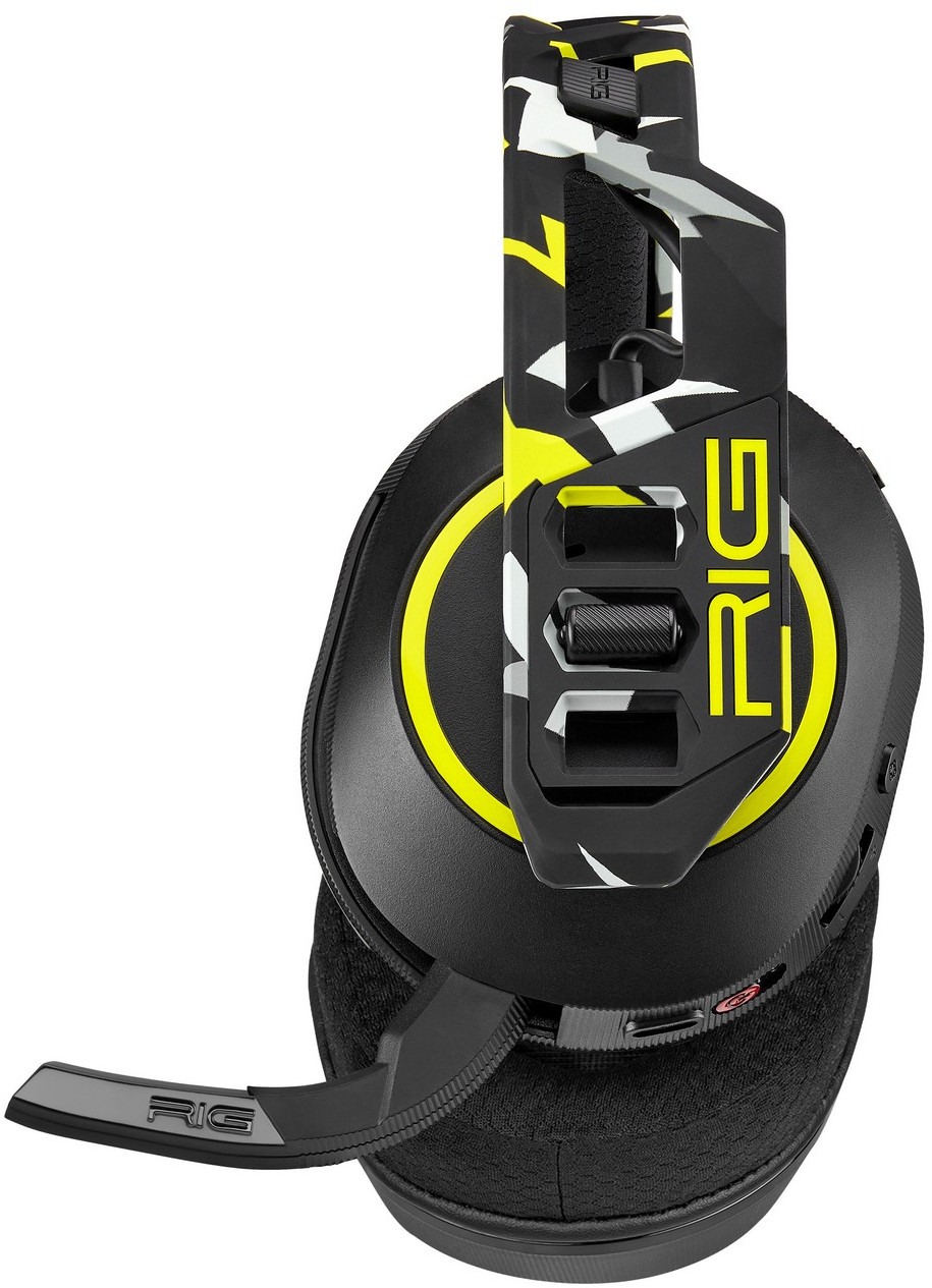 Fekete-sárga gamer headset mikrofonnal fekete háttéren.