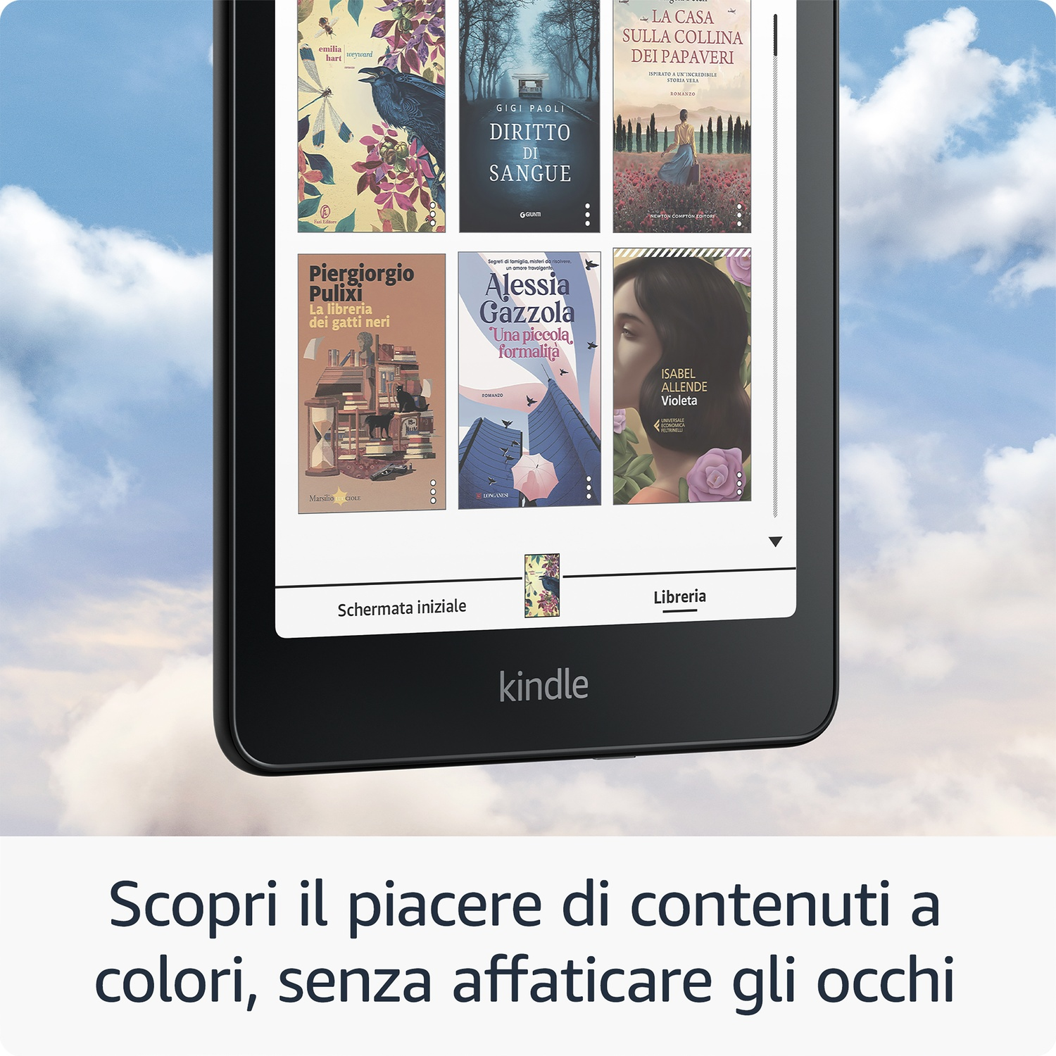 Un e-reader Kindle che mostra le copertine dei libri su uno sfondo di cielo, con testo italiano in basso.