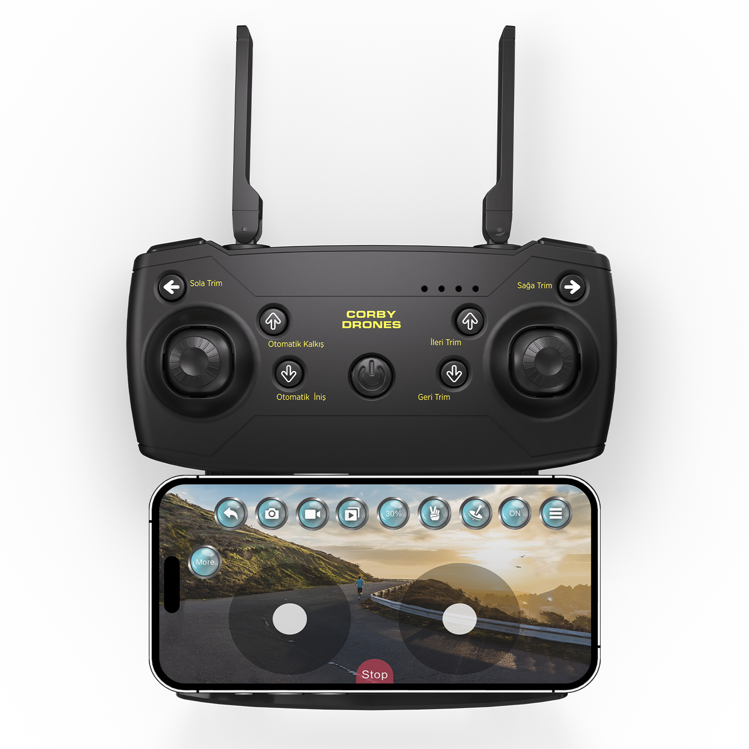 Antenleri, joystickleri ve manzara gösteren bir akıllı telefon ile siyah drone kontrol cihazı.