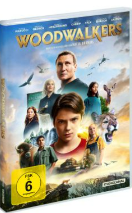 DVD-Cover des Films 'Woodwalkers'. Zeigt eine Gruppe von Menschen in einer Waldumgebung, mit Text.