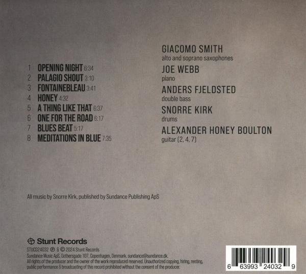Rückseite einer CD-Hülle mit Titelliste und Credits. Bräunlich-grauer Hintergrund.