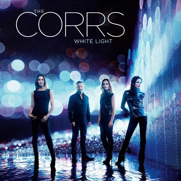 Das Corrs-Albumcover. Vier Personen stehen vor einer hellblauen Wand.