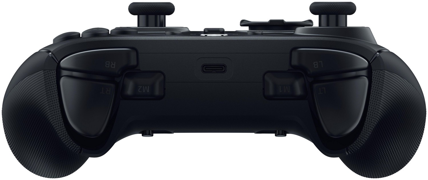 Czarny kontroler do gier z dwoma joystickami, przyciskami i portem USB-C.