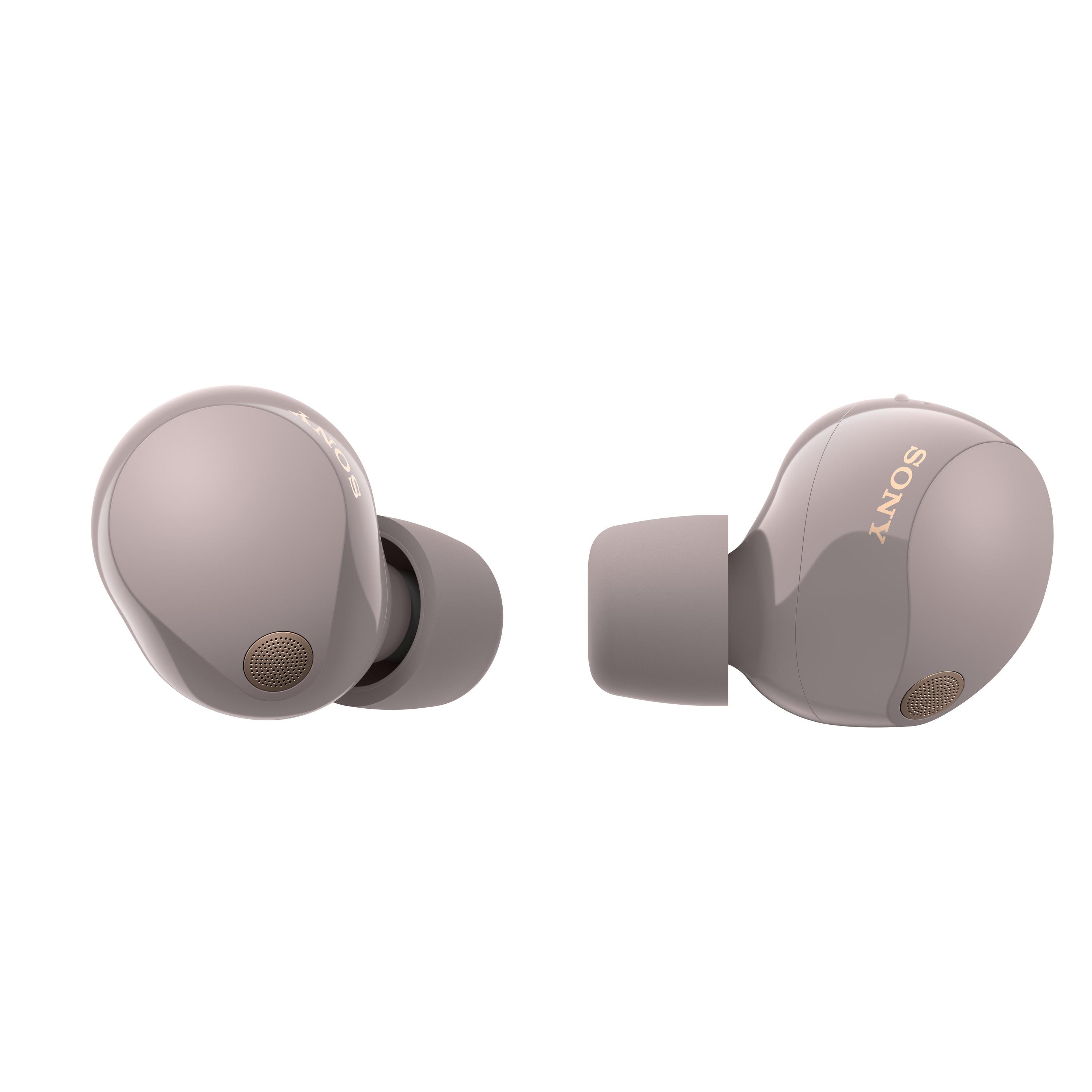 Dos auriculares grises, vista en ángulo, fondo blanco, detalles dorados.