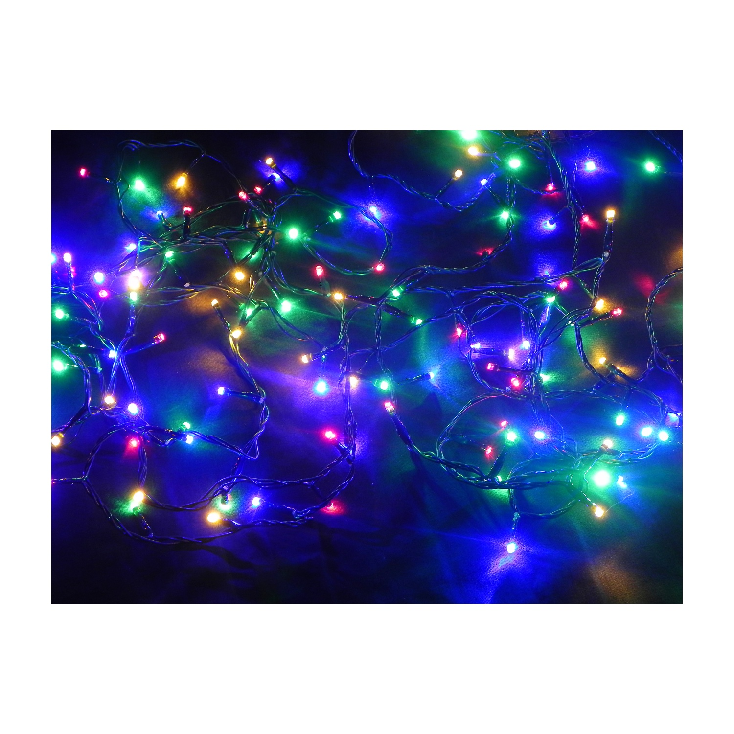 Una collezione di luci LED colorate. Luci blu, verdi e rosse su sfondo scuro.