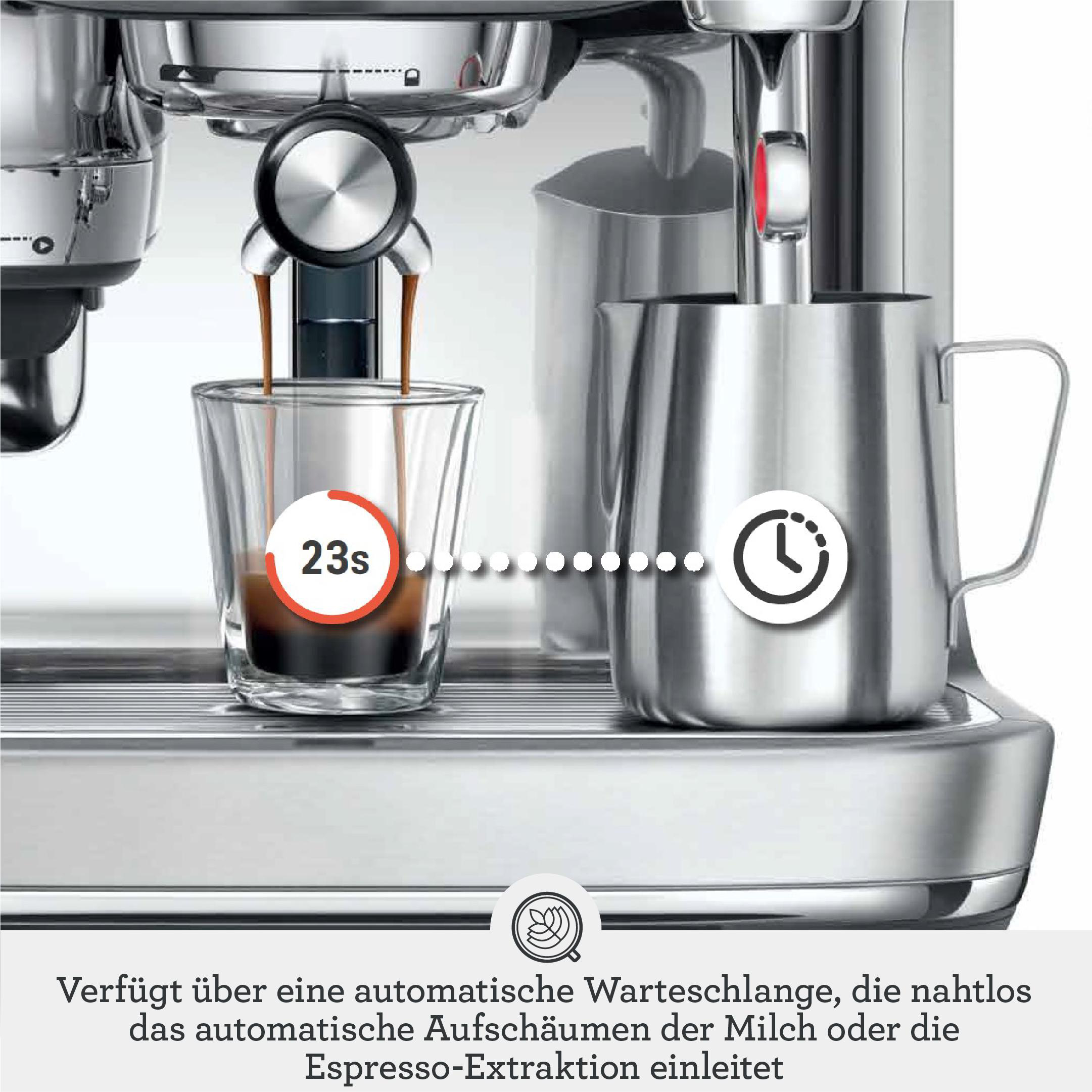 Eine Espressomaschine mit einem Glas Espresso, Timer und einem Milchaufschäumer.