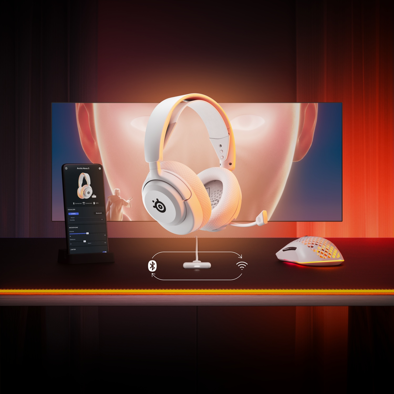 Casque de jeu et accessoires sur un bureau, avec un grand écran montrant un visage.