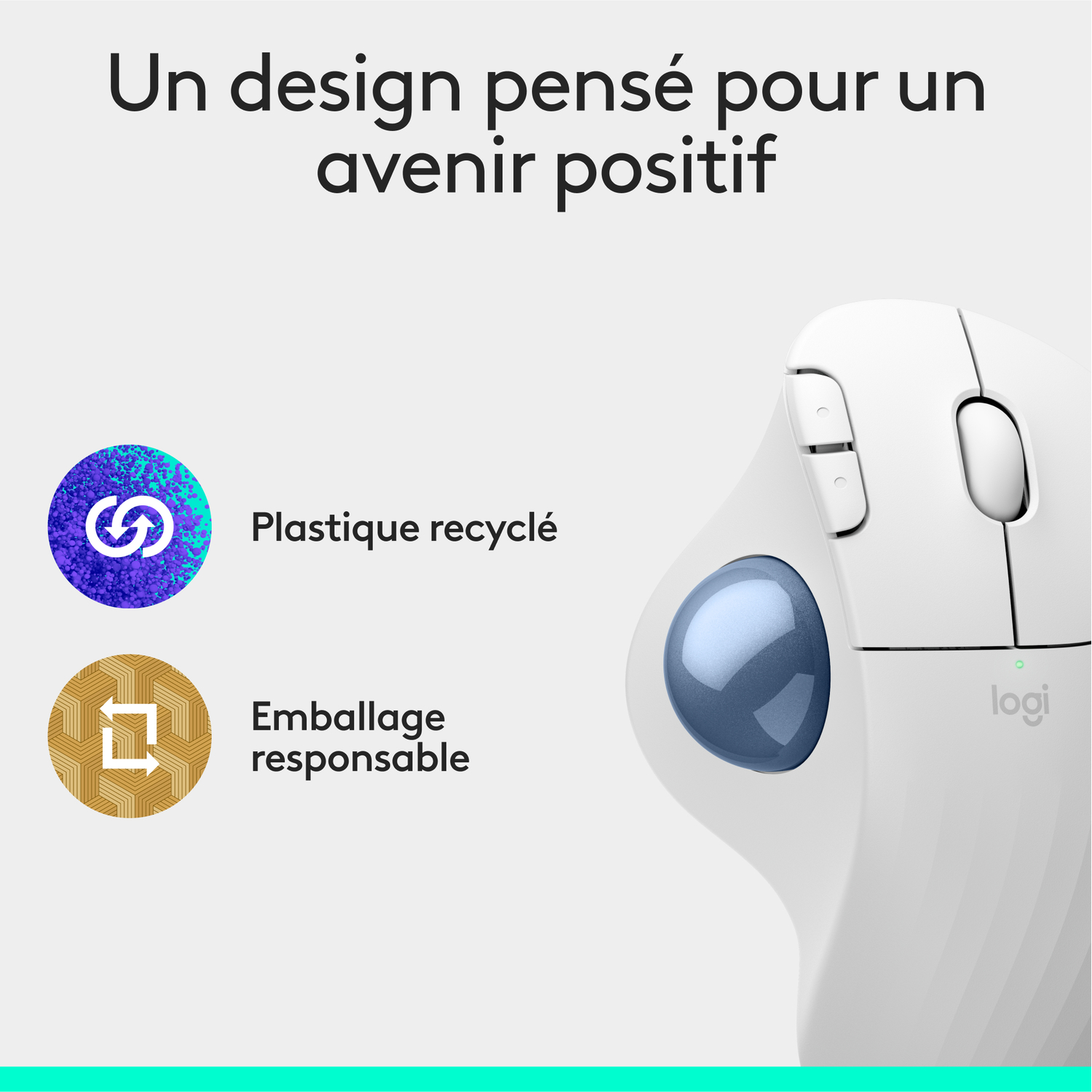 Une souris blanche avec une boule de commande bleue. Elle a deux boutons et du texte sur le plastique recyclé.