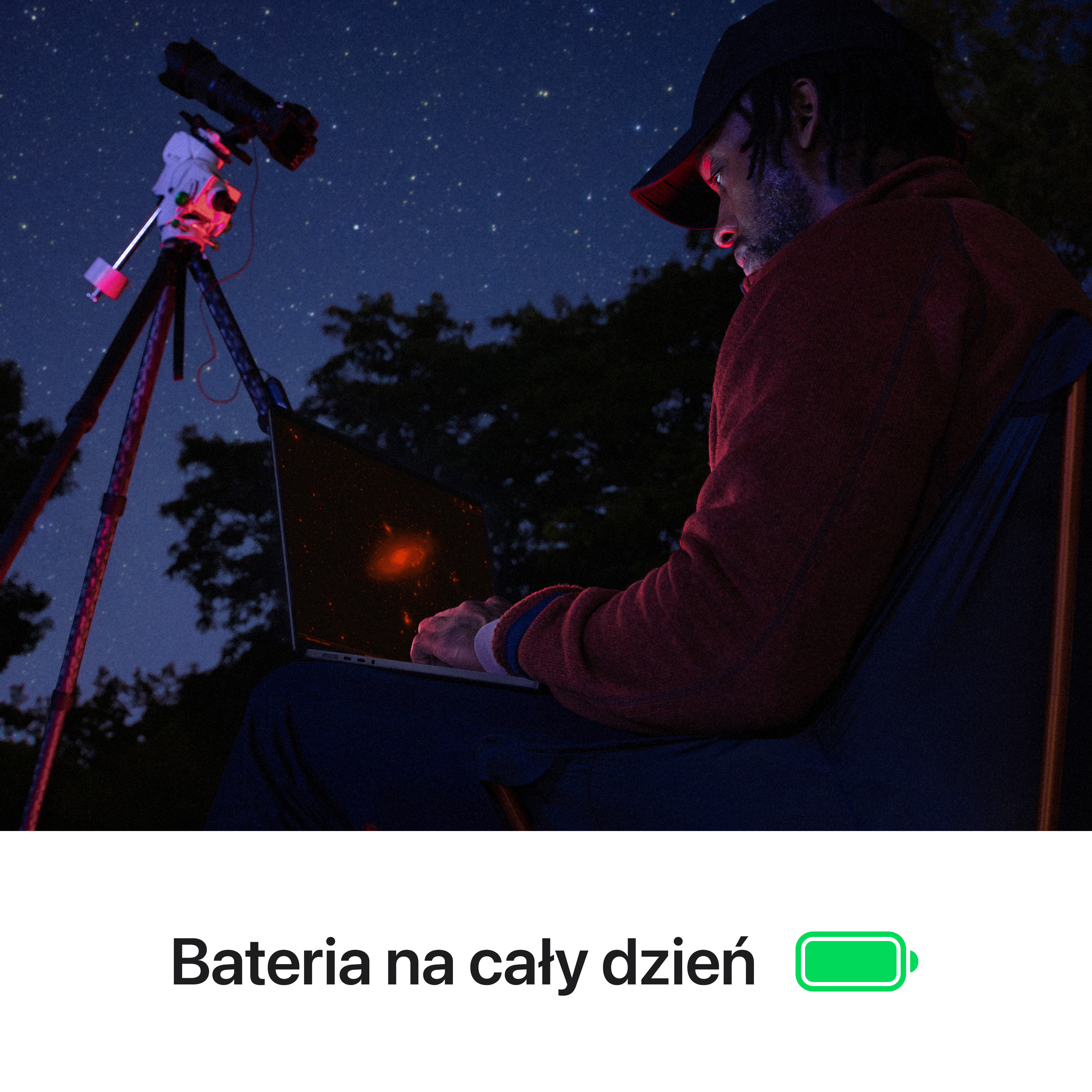 Mężczyzna używa laptopa, pod gwiazdami, z teleskopem. Tekst: Bateria na cały dzień.