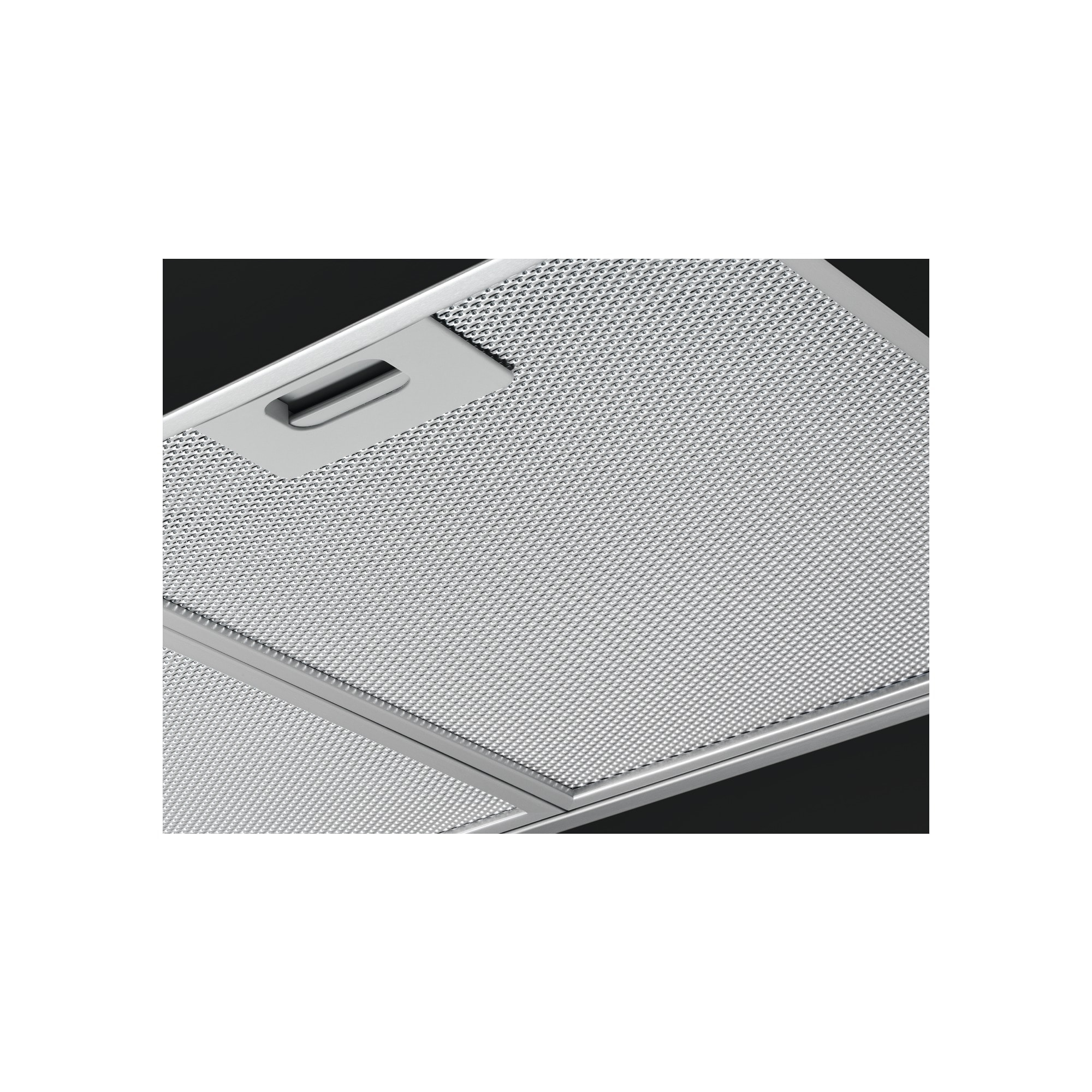 Nahaufnahme eines silbernen, perforierten Metallfilters mit Griff.