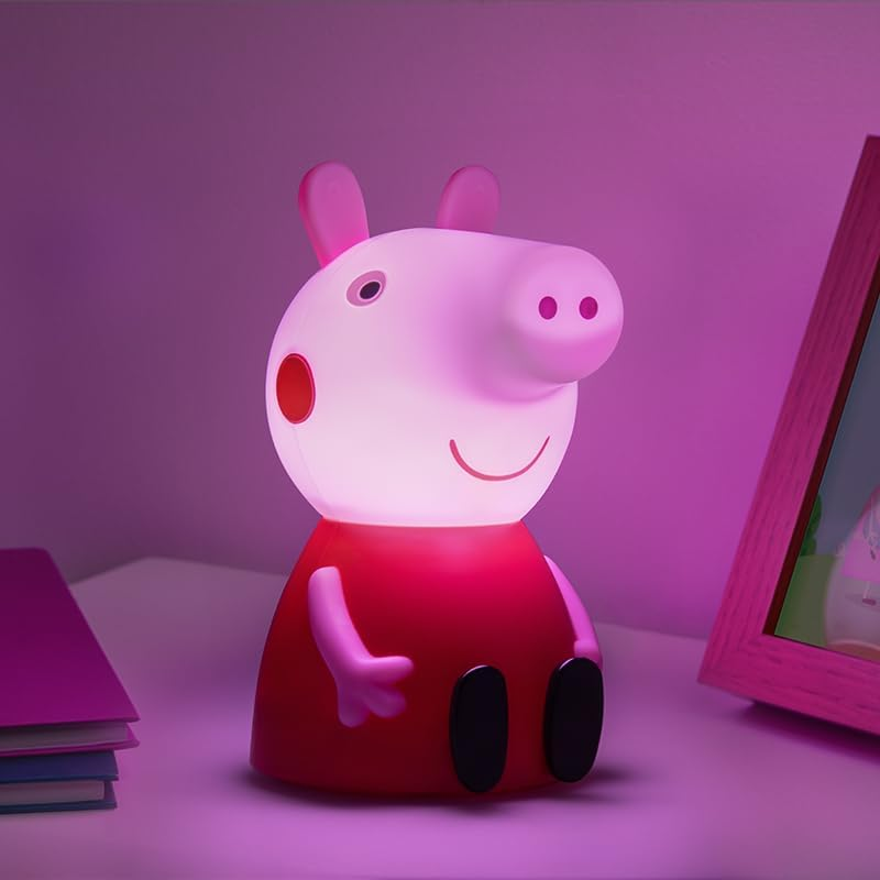 Egy Peppa malac éjszakai fény. Peppa malac piros ruhát visel, és rózsaszínben világít.