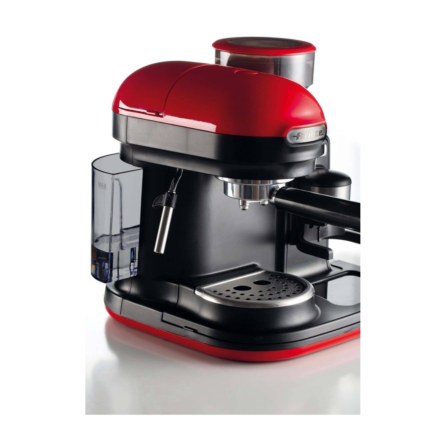 Macchina per espresso rossa e nera con serbatoio dell'acqua e macinacaffè sopra.