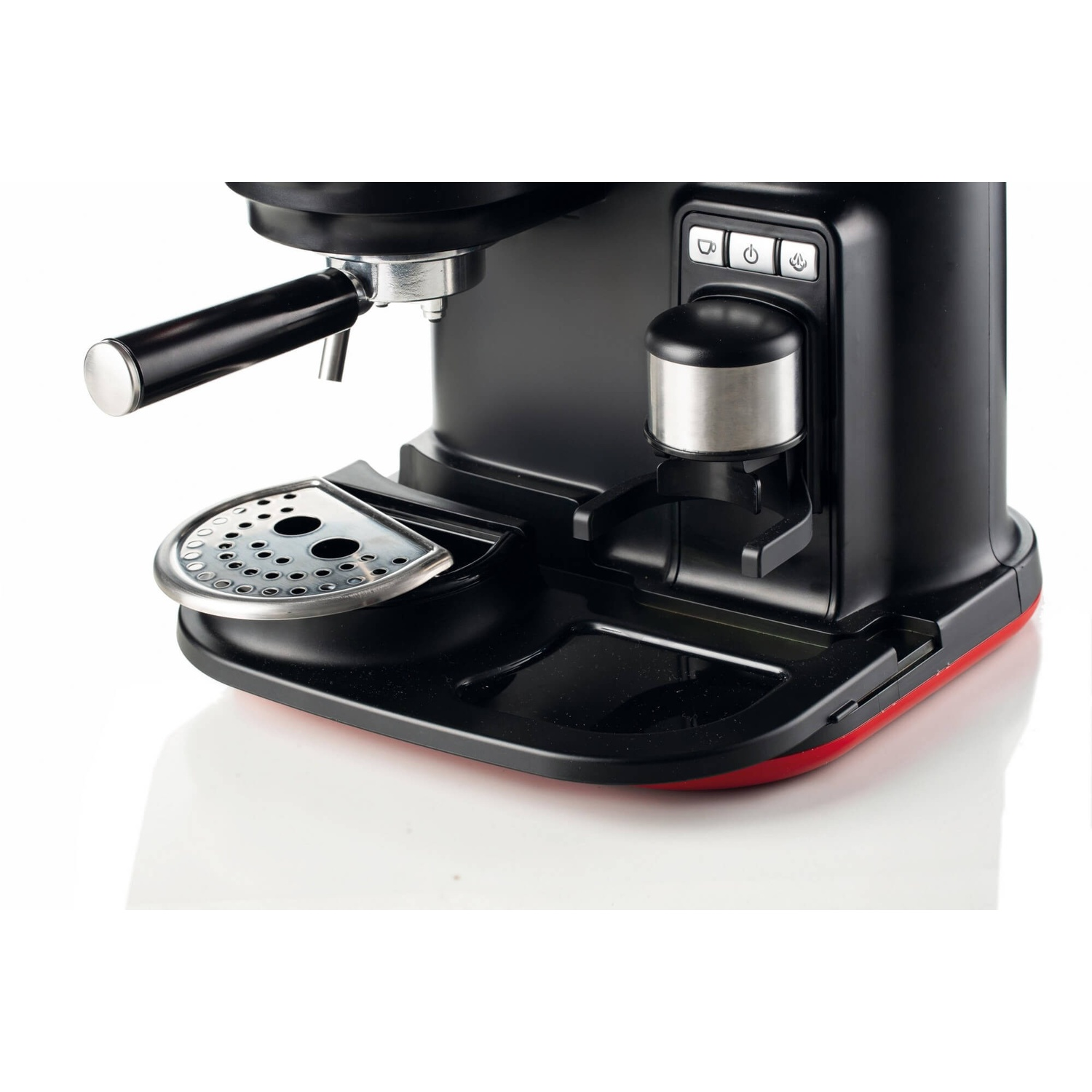 Macchina per caffè espresso nera e rossa, vista laterale, con portafiltro e vassoio.