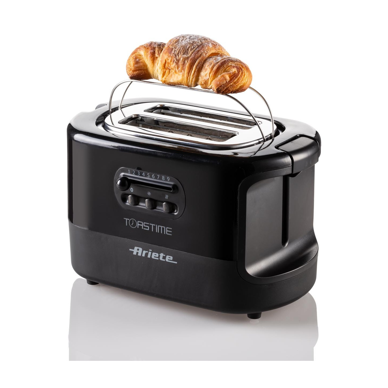 Tostapane nero con croissant sopra, barre argentate e impostazioni numerate.