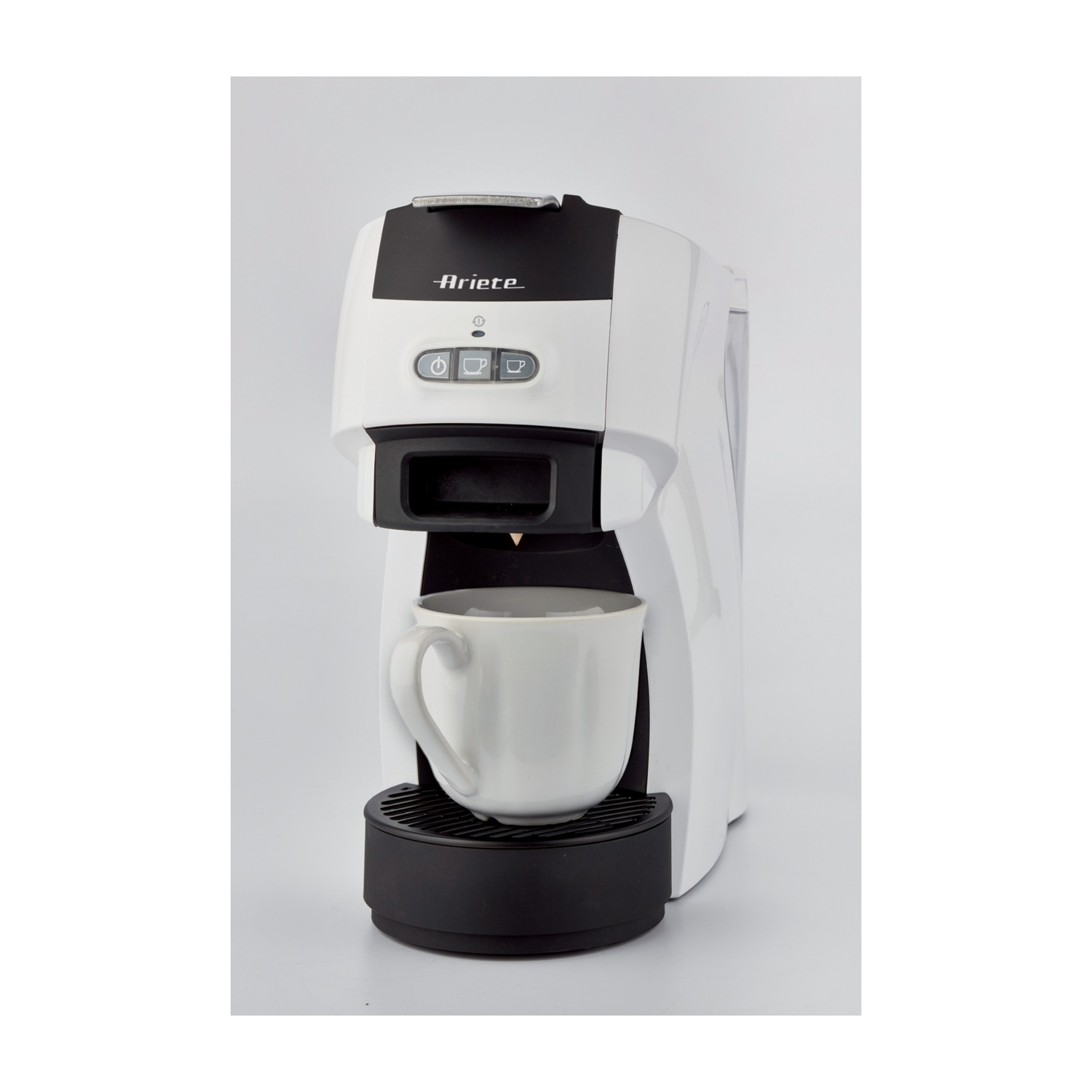 Macchina da caffè bianca e nera con una tazza bianca sulla base. Pulsanti e marchio visibili.