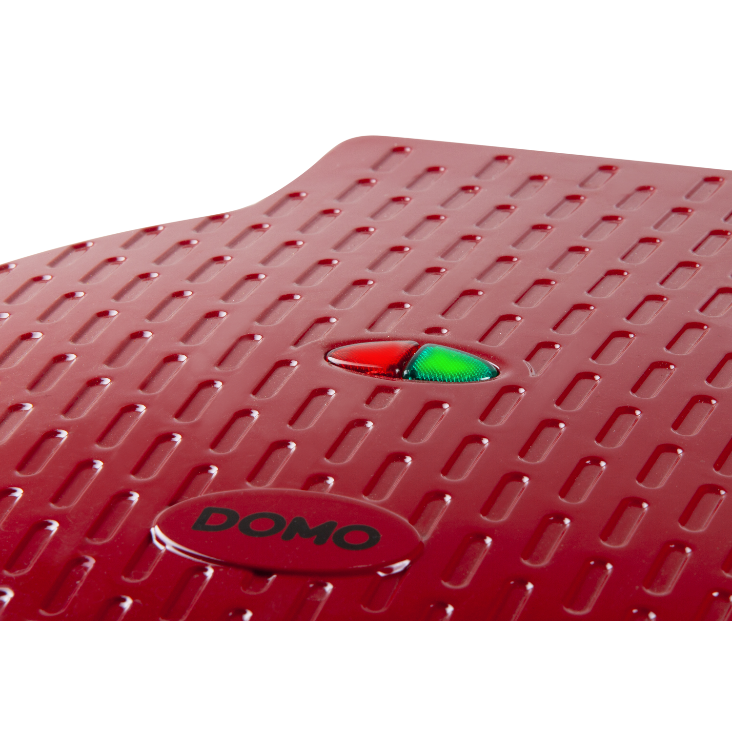 Rood wafelijzer met textuur. Heeft groene en rode lampjes en een 'DOMO' logo. Witte achtergrond.