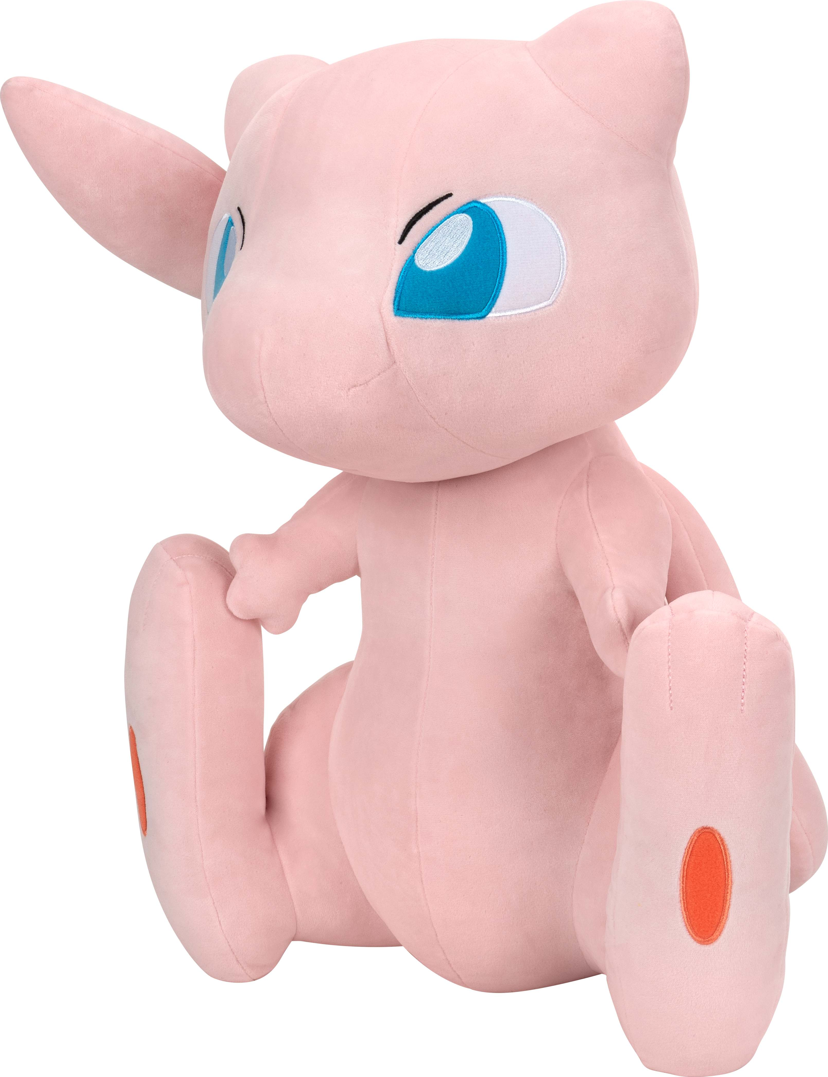 Une grande peluche Mew rose, assise et regardant vers l'avant.