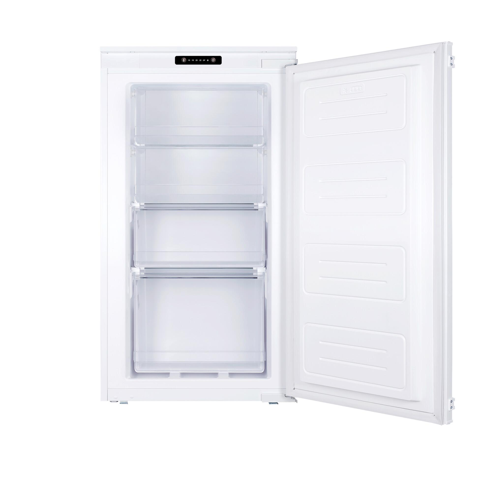 Weißer Kühlschrank, offene Tür, drei transparente Schubladen sichtbar.