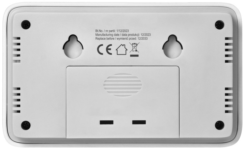 Tył białego urządzenia. Posiada przyciski, otwory i komorę baterii.