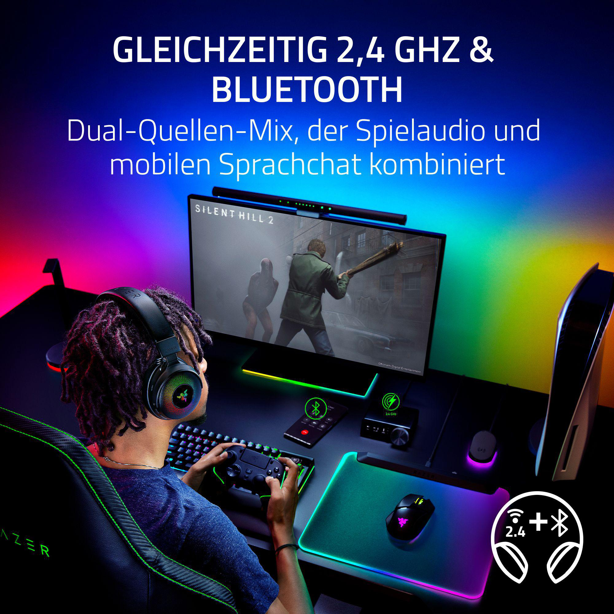 Ein Gamer spielt ein Spiel auf einem Monitor mit Kopfhörern, Tastatur und Gamecontroller, bunte Lichter im Hintergrund.