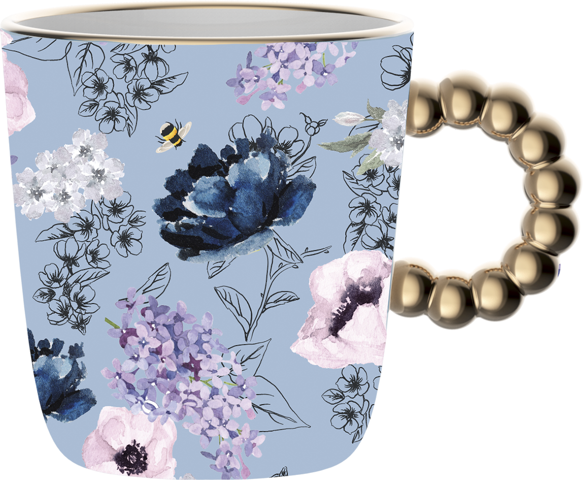 Tasse mit floralem Design und goldenem Griff.