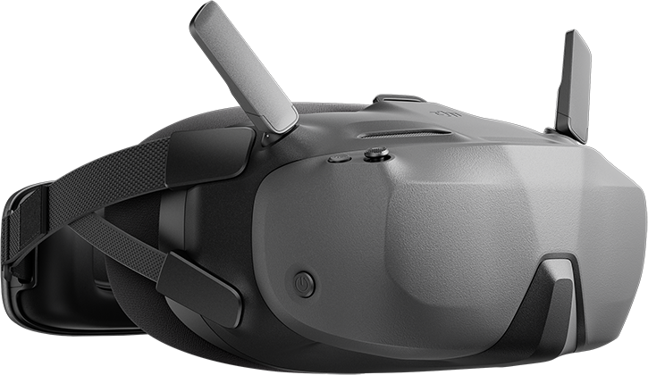VR headset, nagyrészt szürke, pántokkal és két antennával. Fekete-szürke színvilág.