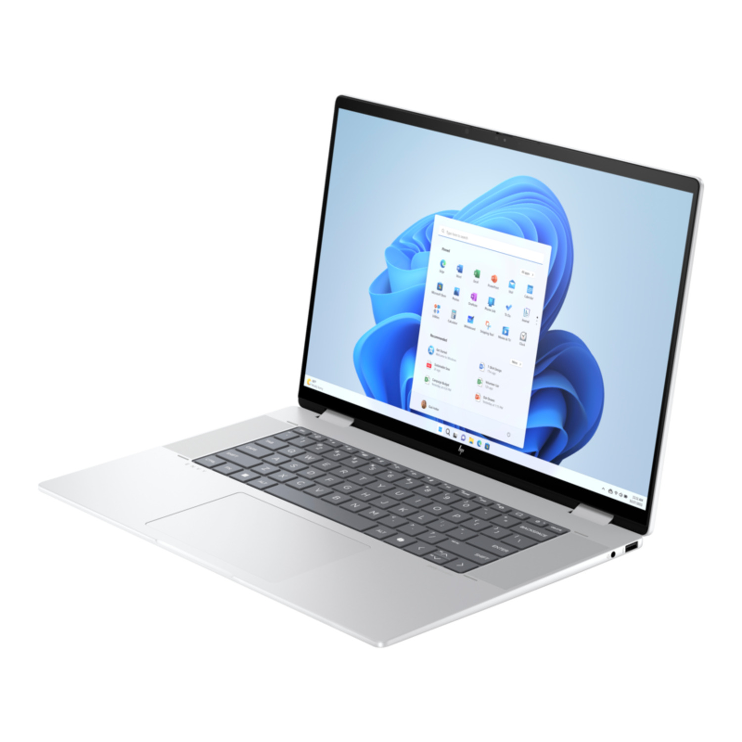 Zilveren laptop met een Windows-bureaublad op het scherm. Het scherm is open en toont de gebruikersinterface van Windows 11.