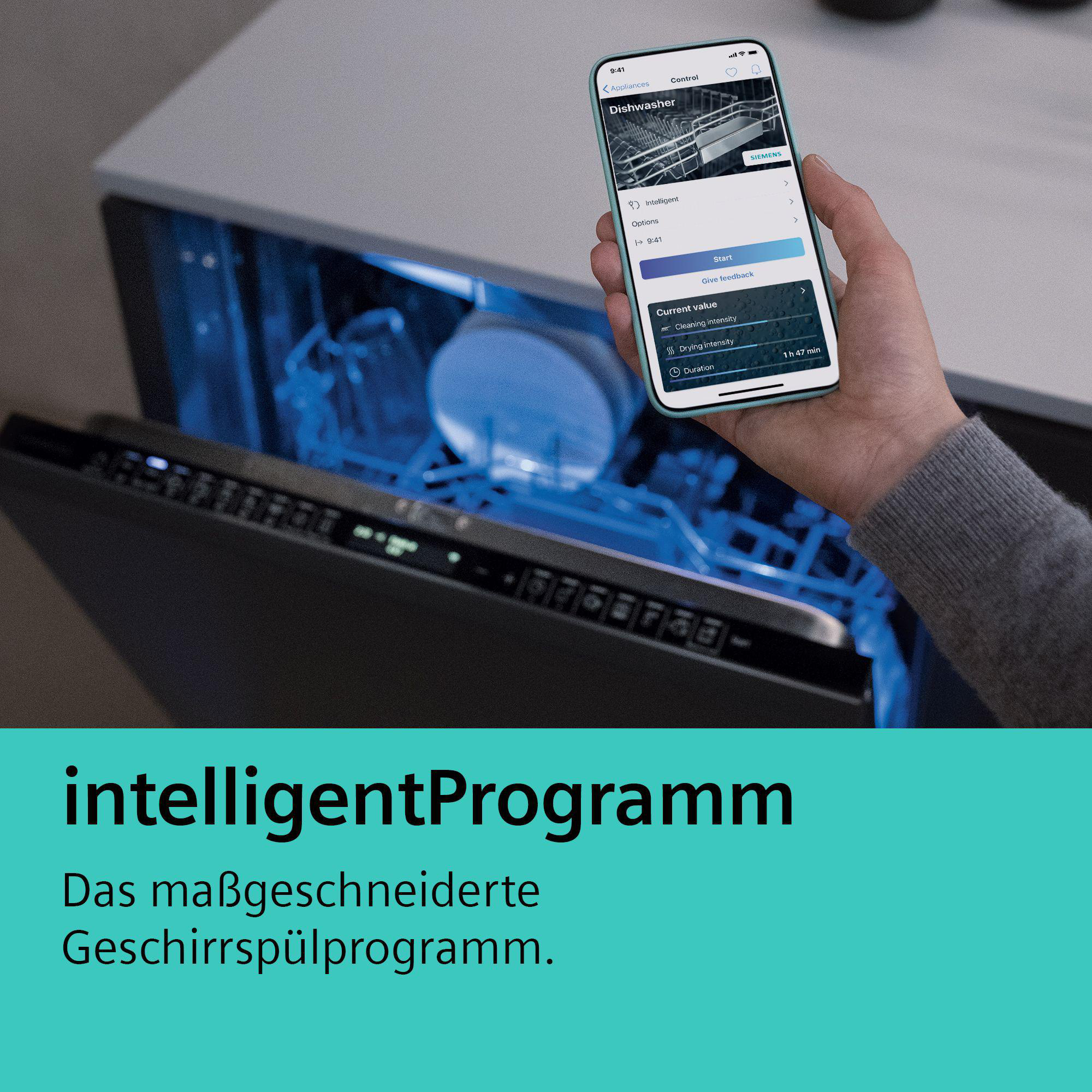 Eine Hand, die ein Telefon hält, das eine Spülmaschinen-App zeigt, mit leicht geöffneter Tür.