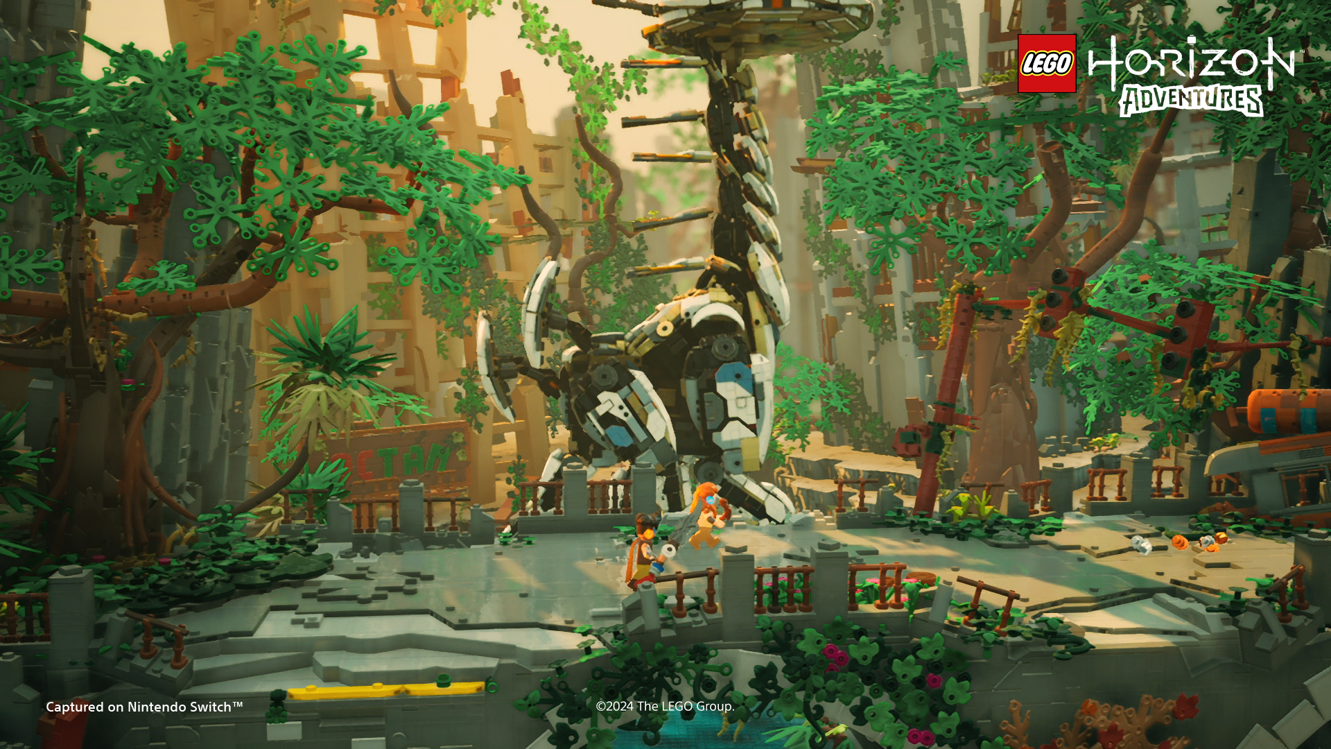 Lego Horizon Adventures Szene, ein Lego-Roboter und Charaktere, ein Wald und eine Stadt.