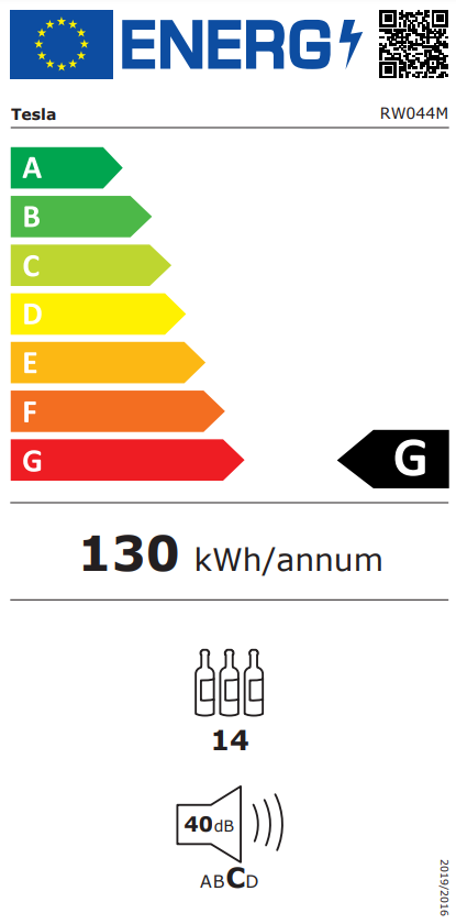 Füzérfények, fehér LED-ek egy csavart fehér kábelen, fekete háttéren.