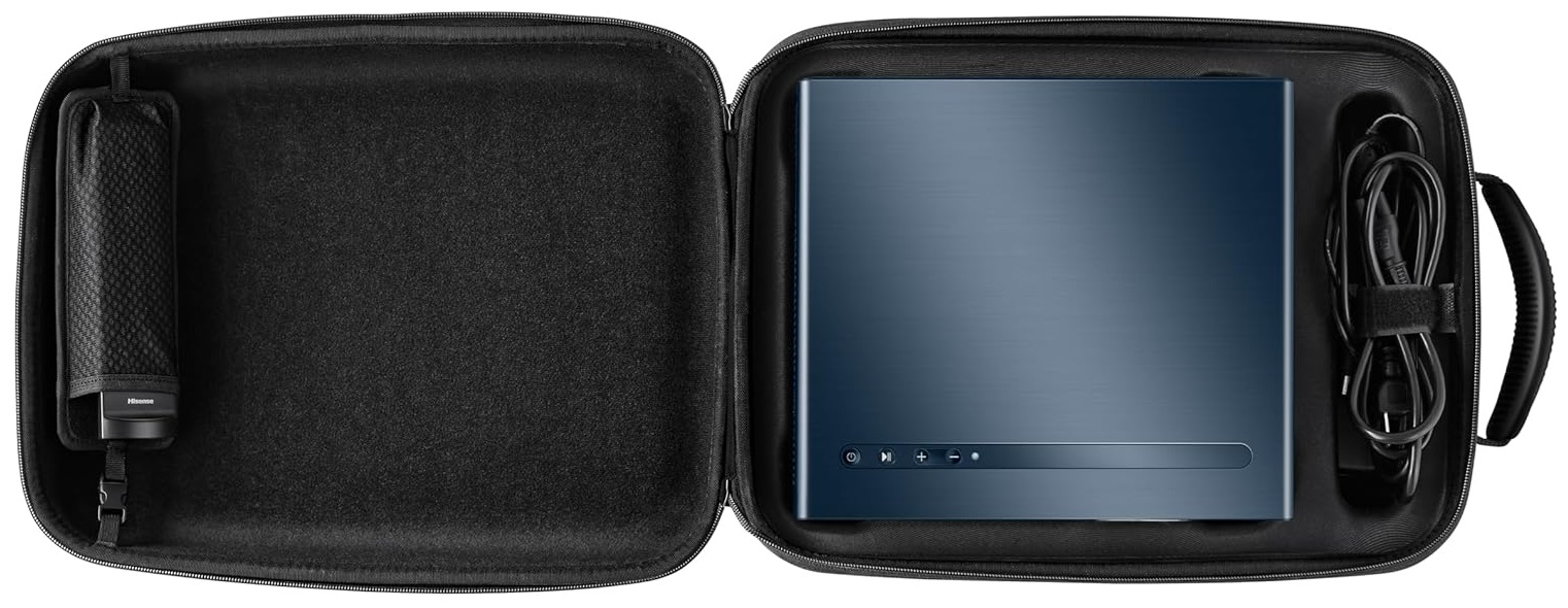 Otwarta walizka transportowa. Zawiera niebieskie urządzenie i akcesoria. Czarne wnętrze.