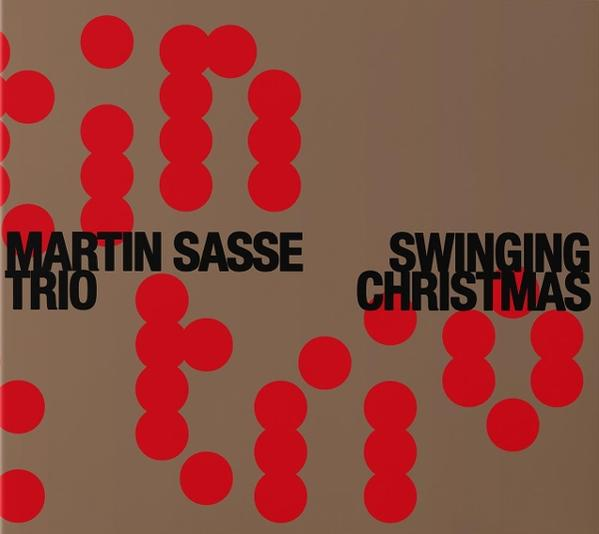 Albumcover mit roten Punkten und schwarzer Schrift: Martin Sasse Trio Swinging Christmas.