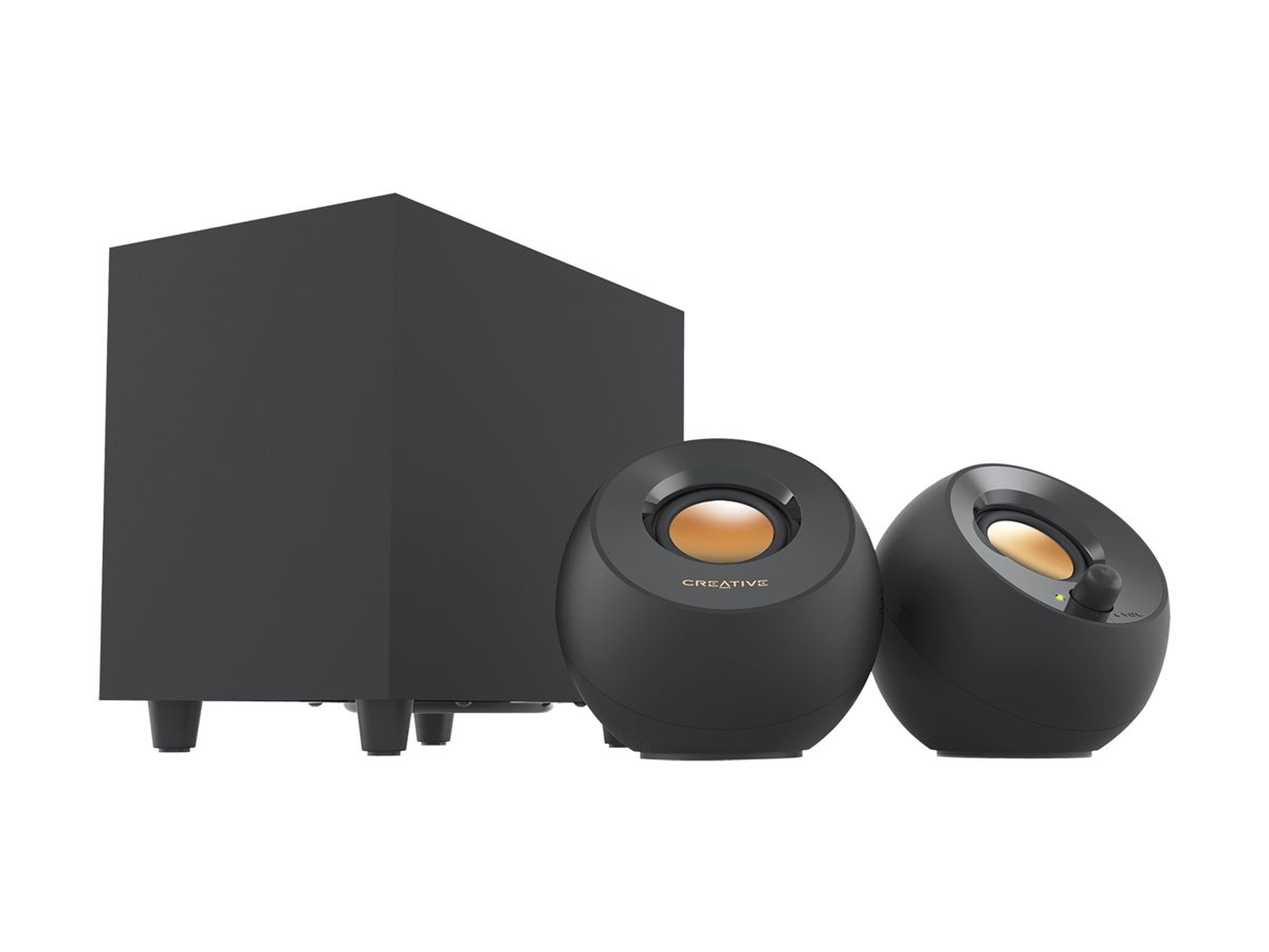 Schwarzer Subwoofer und zwei Satellitenlautsprecher mit goldenen Lautsprecherkegeln auf weißem Hintergrund.