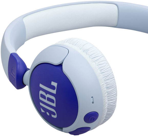 Egy kék-fehér JBL fejhallgató, közeli oldalsó nézet.