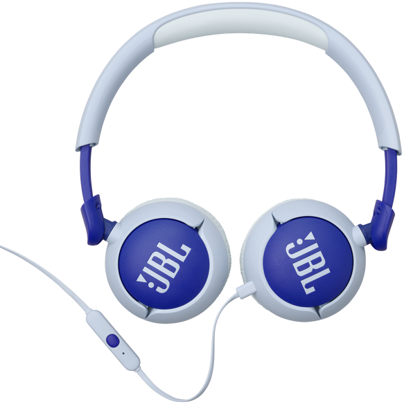 Fehér és kék JBL fejhallgató. A fülkagylók fehérek, kék JBL logóval. A pánt fehér.