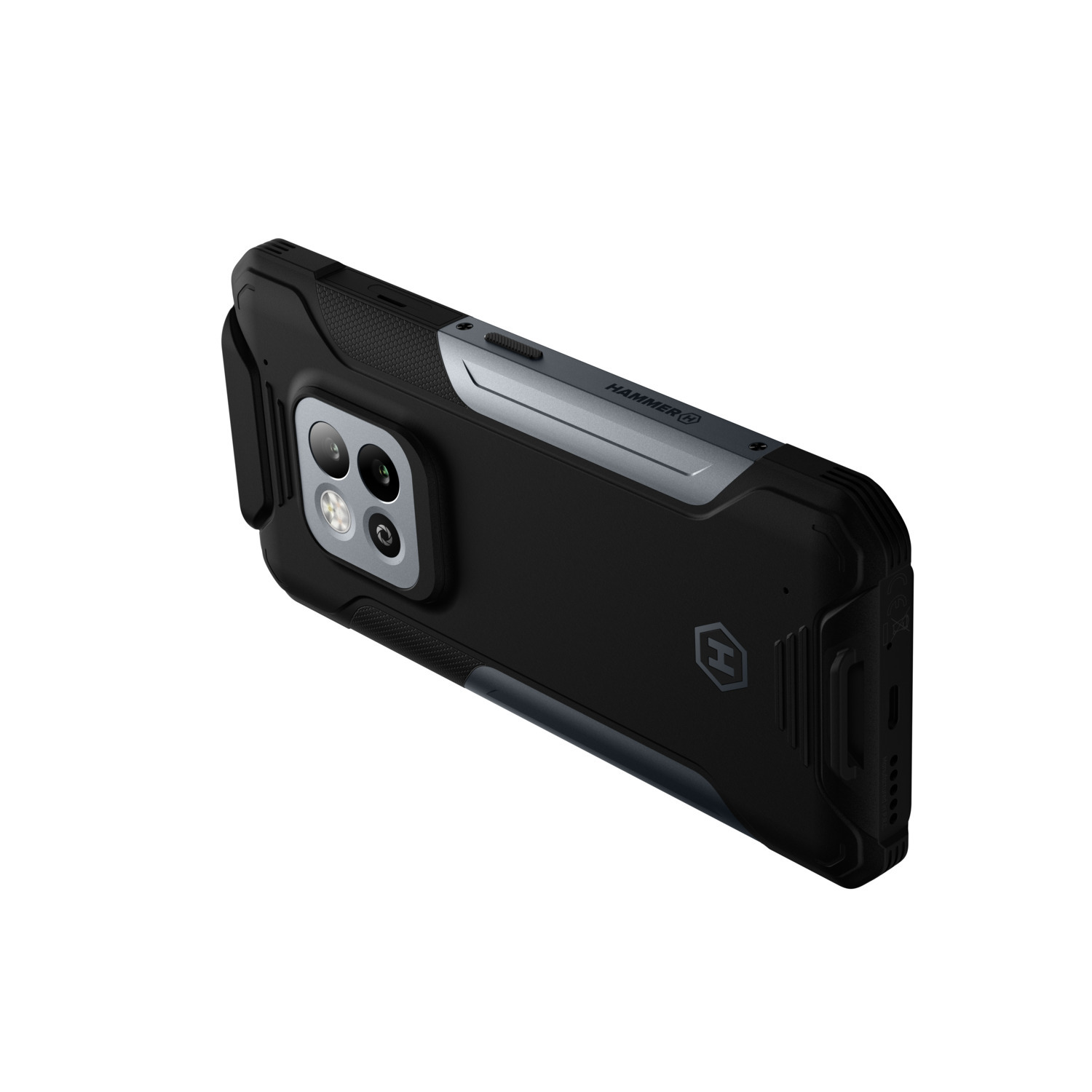 Téléphone noir avec un étui robuste et une caméra. Un câble de chargement est branché. Fond blanc.