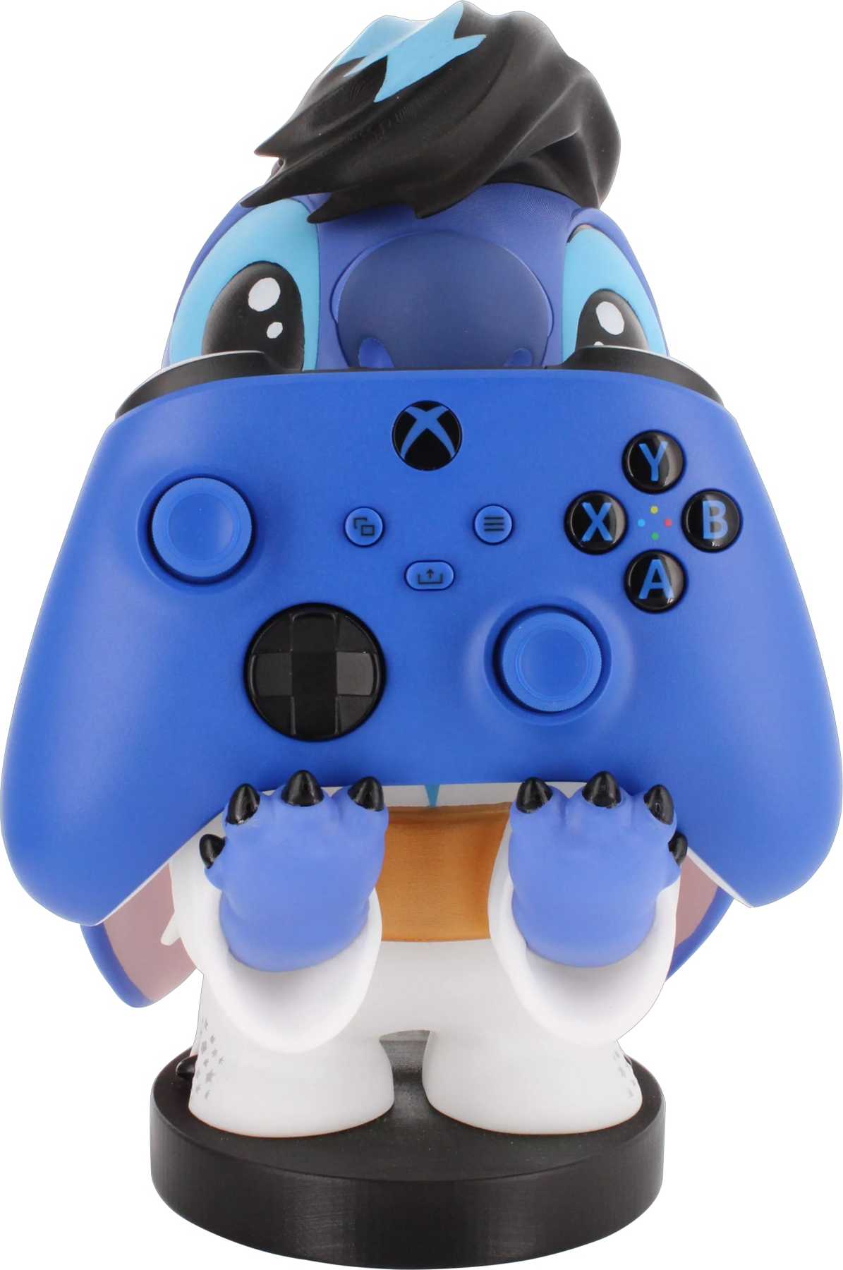 Una figura di Stitch che tiene in mano un controller Xbox blu.