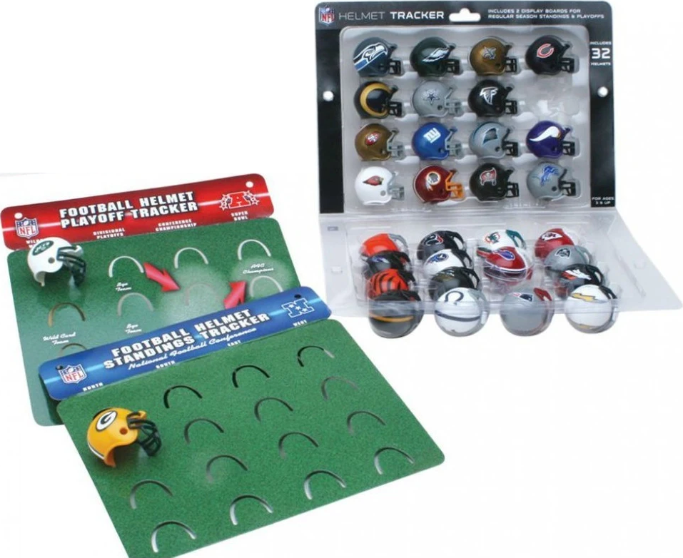 Eine Anzeige von NFL-Footballhelm-Sammlerstücken mit Präsentationstafeln und Verpackung.
