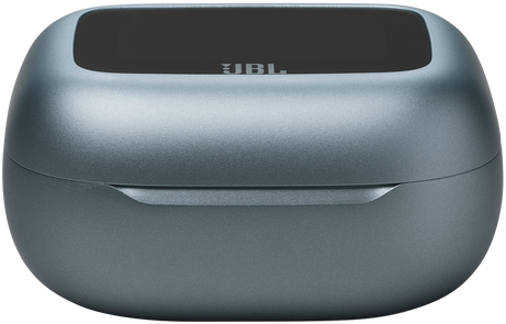 Egy zárt, világoskék JBL fülhallgató töltőtok. A JBL logó látható.