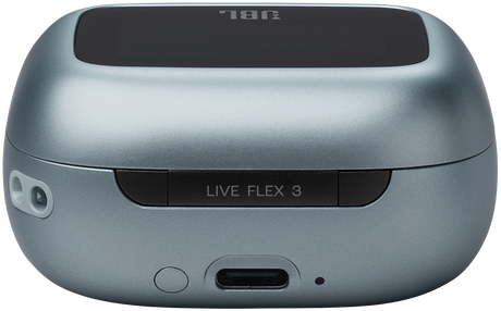 Egy szürke töltőtok közelképe, elöl 'LIVE FLEX 3', felül 'JBL' felirattal. Fekete háttér.