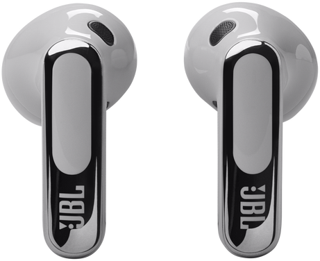 Két fehér JBL fülhallgató ezüst akcentussal és a JBL logóval.