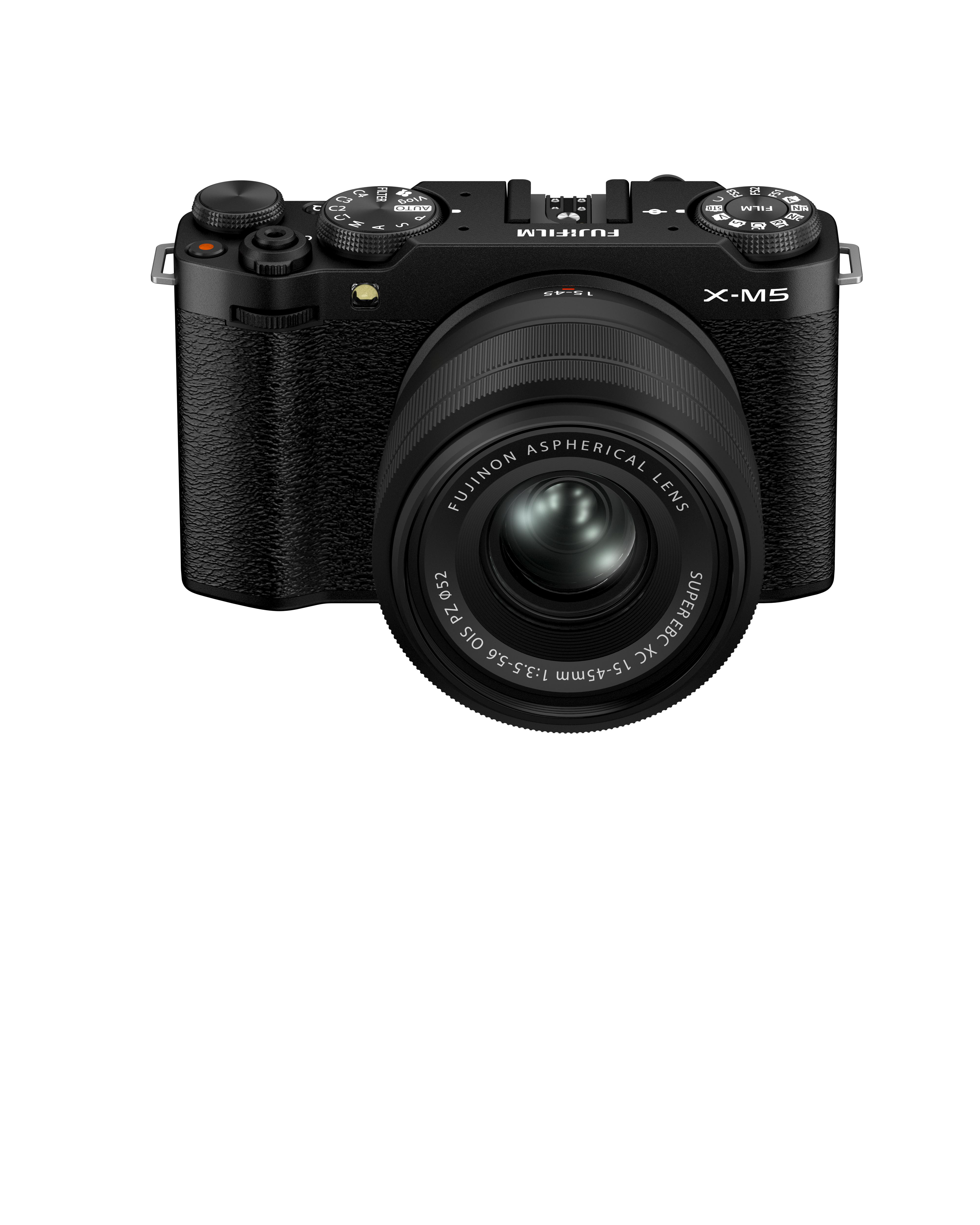 Eine schwarze Fujifilm X-M5 Kamera mit nach vorne gerichteter Linse. Auf weißem Hintergrund.