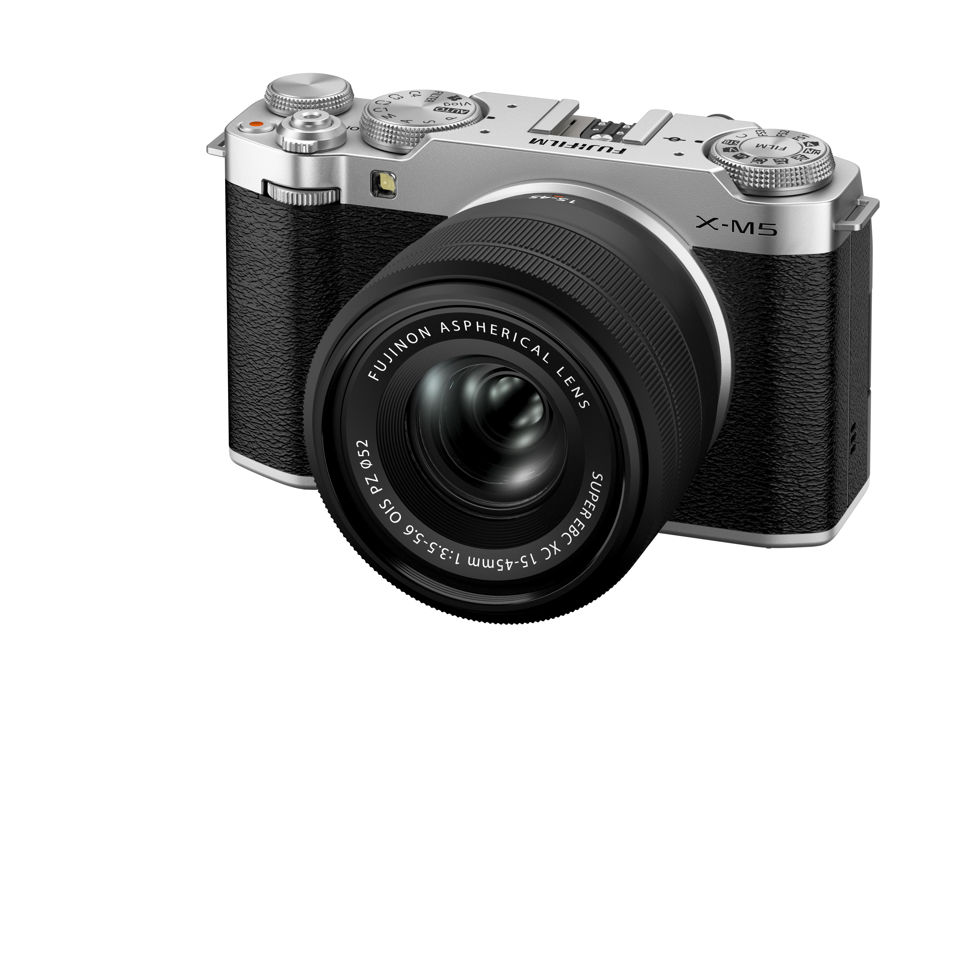 Silber-schwarze Fujifilm X-M5 Kamera mit Objektiv auf weißem Hintergrund.