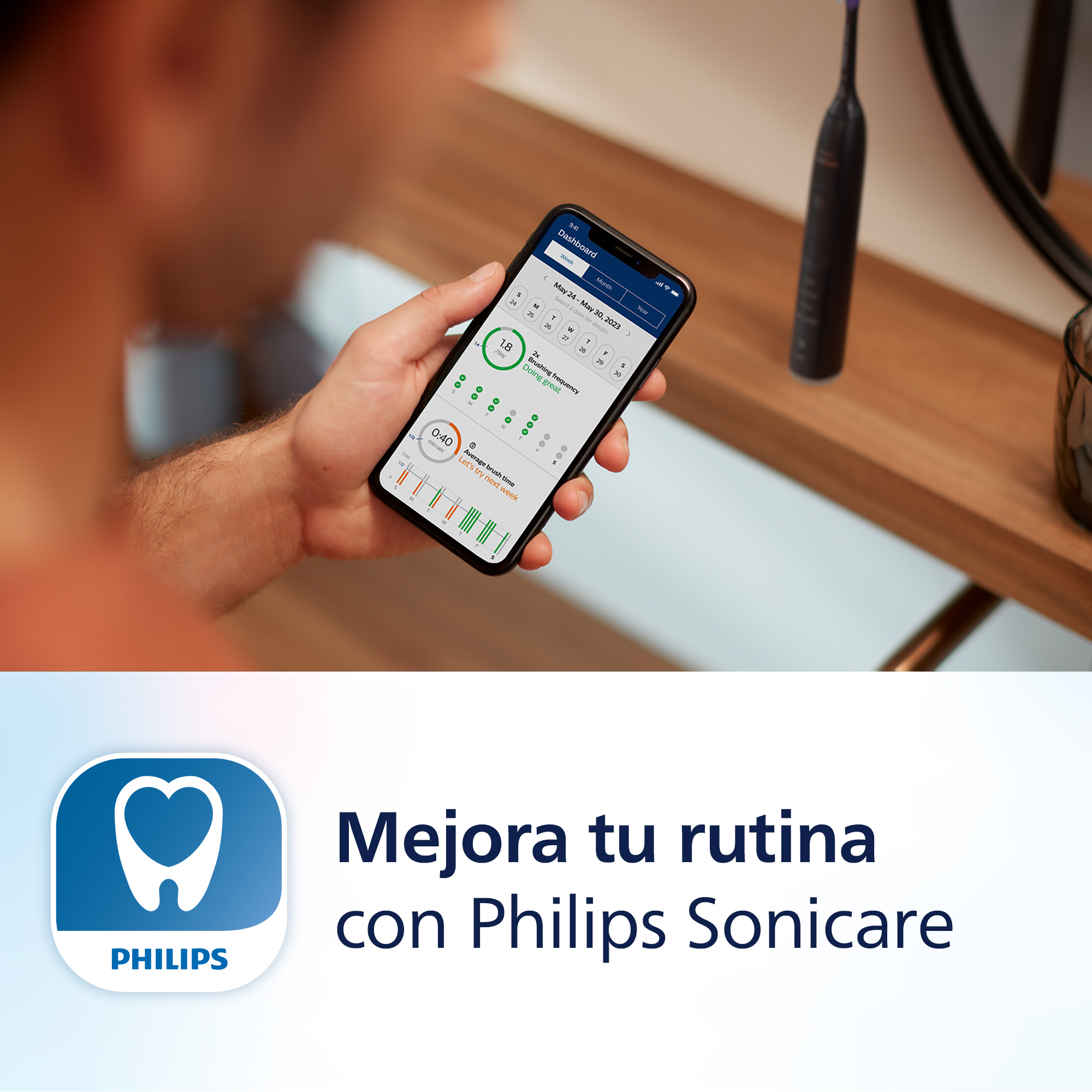 Persona sosteniendo un teléfono que muestra datos de cepillado, con texto: Mejora tu rutina.