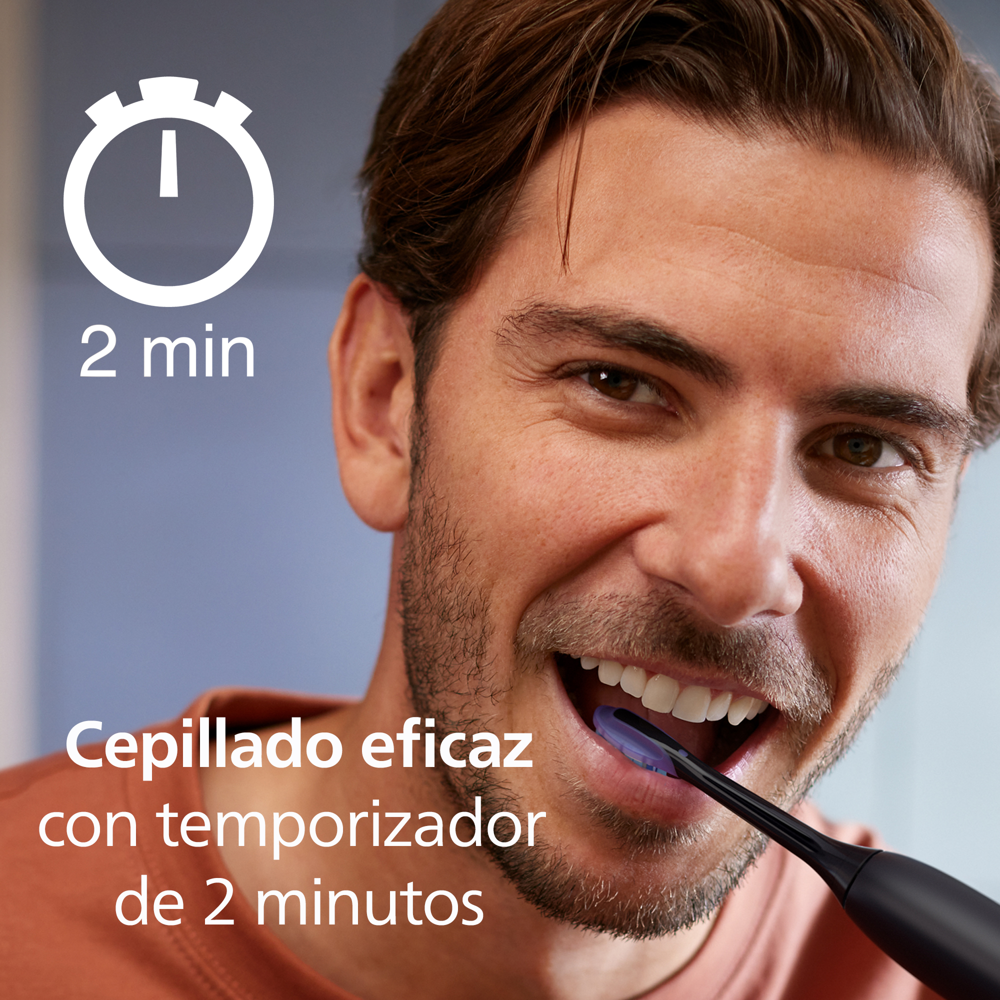 Un hombre se cepilla los dientes, el temporizador muestra 2 min, texto "Cepillado eficaz con temporizador de 2 minutos"