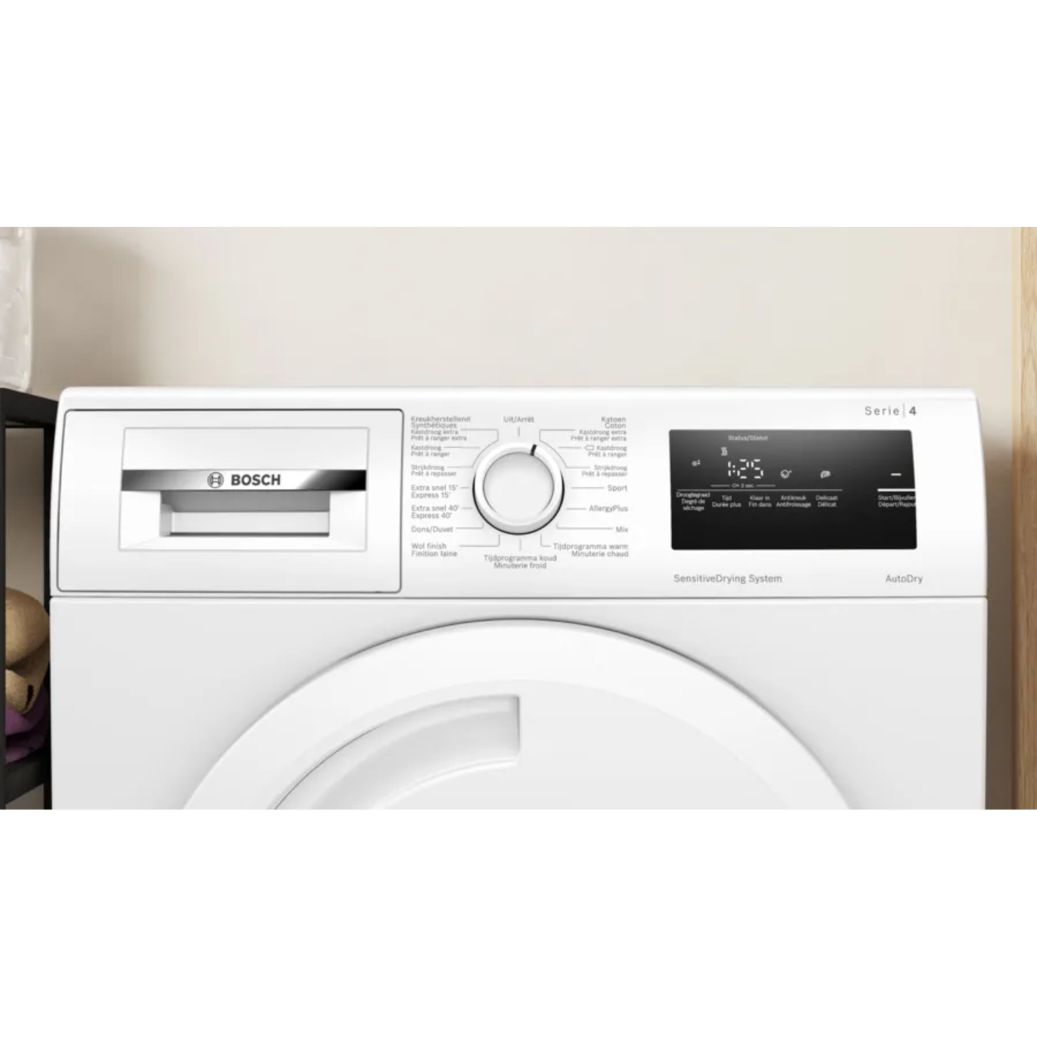 Gros plan sur le panneau de commande d'un lave-linge Bosch blanc avec texte et cadran.