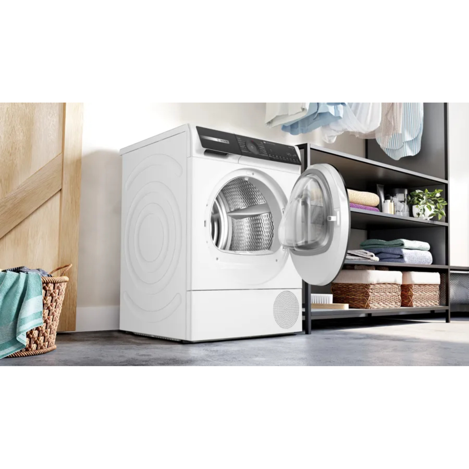 Un sèche-linge blanc avec une porte ouverte dans une pièce avec un panier et étagères.