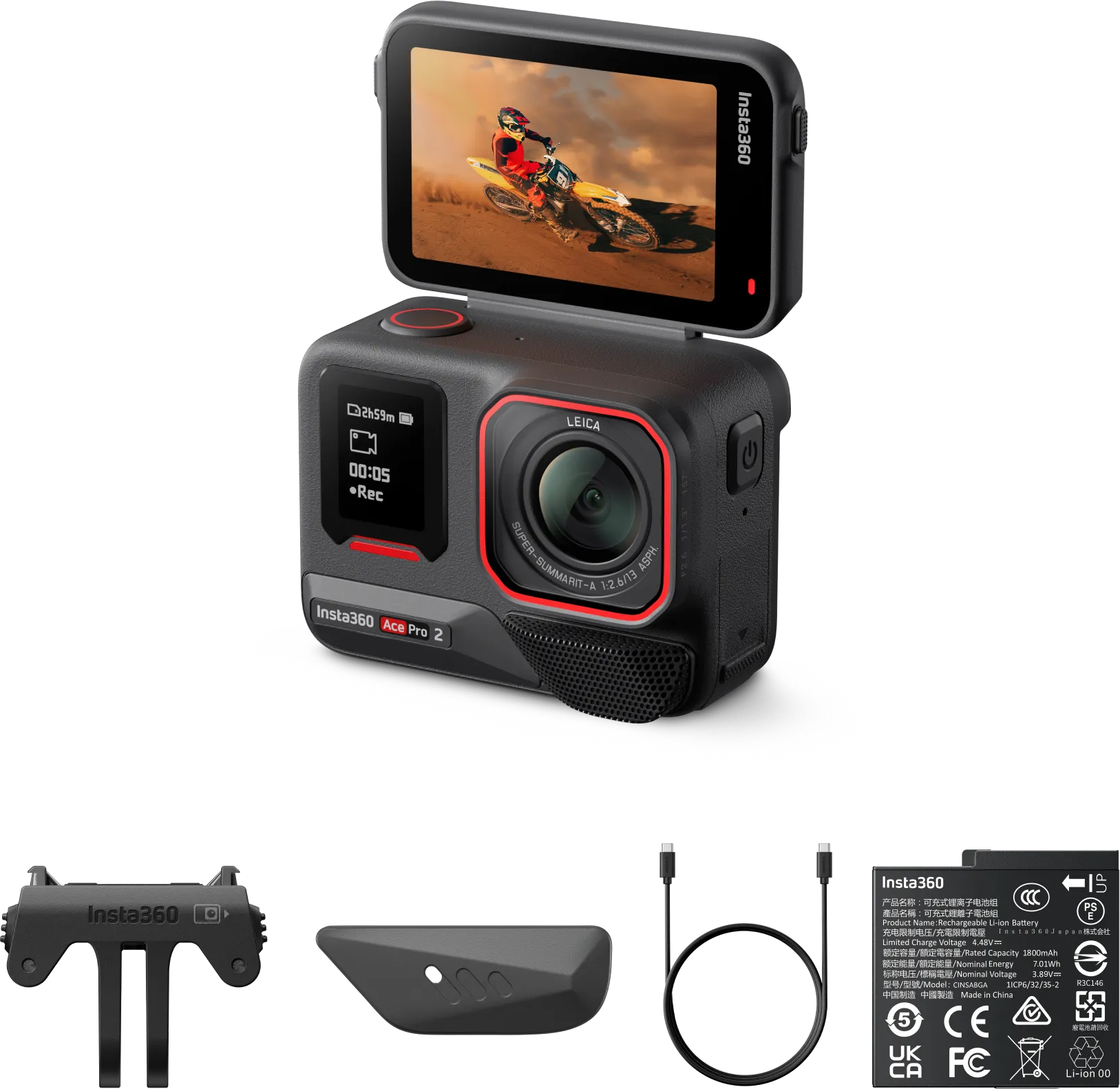 Fotocamera Insta360 Ace Pro 2 con accessori. La fotocamera mostra uno schermo. Gli accessori sono davanti.