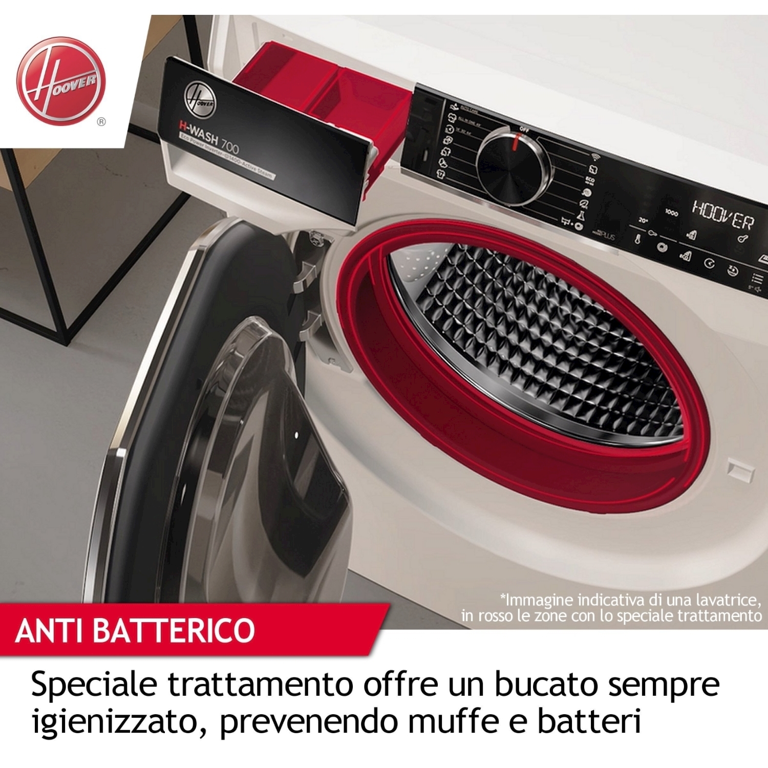Una lavatrice bianca con interno rosso. La porta è aperta. Il logo Hoover è visibile.